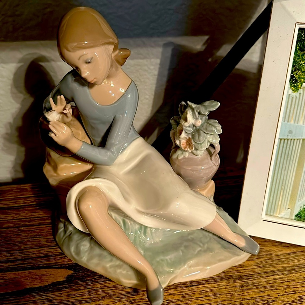 Lladro Rosalinda Porcelain Figurine retired